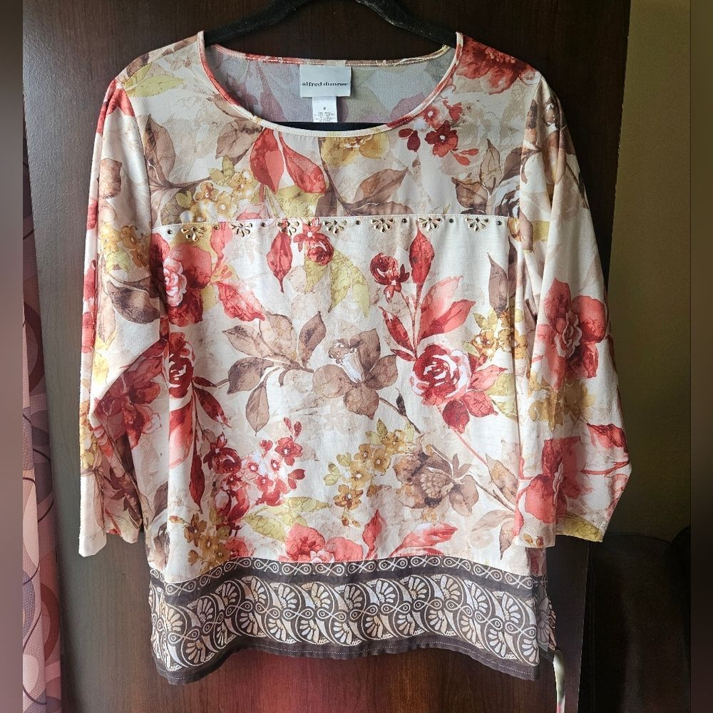 Alfred Dunner Cream Scoop Neck Floral Blouse with Red Blooms Size Medium